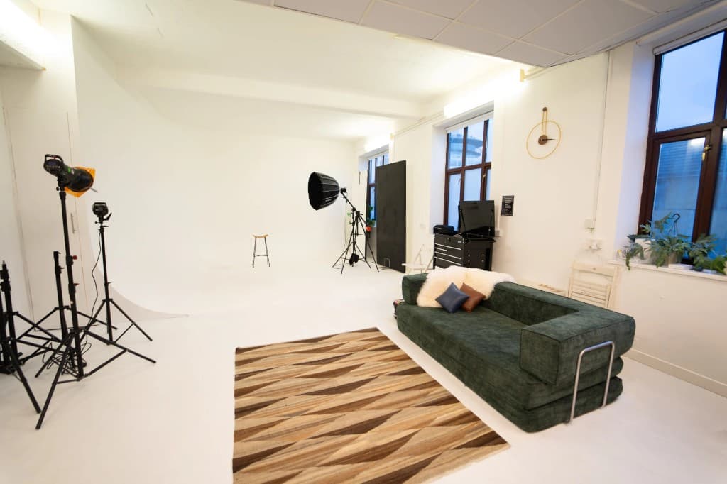 STU22 - all-white photography studio with client lounge and makeup area
